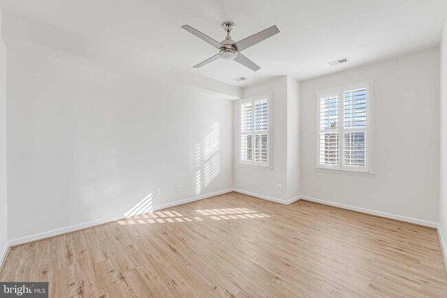 Building Photo - 42235 San Juan Terrace