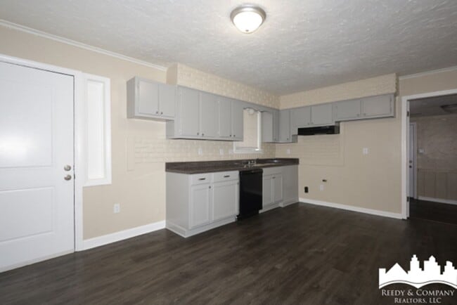 Building Photo - 6465 Forest Glen Dr