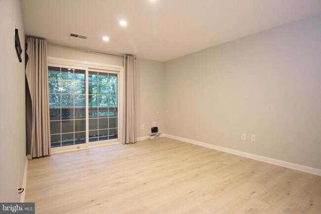 Building Photo - 2233 Lovedale Ln