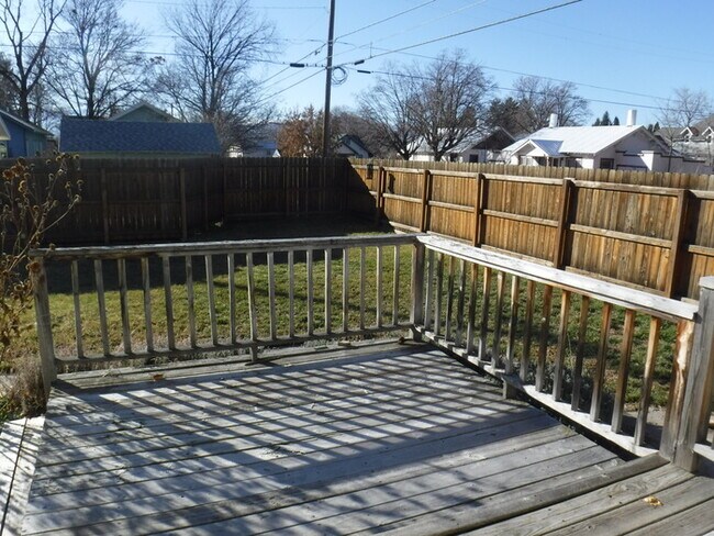 Building Photo - Rattlesnake area house