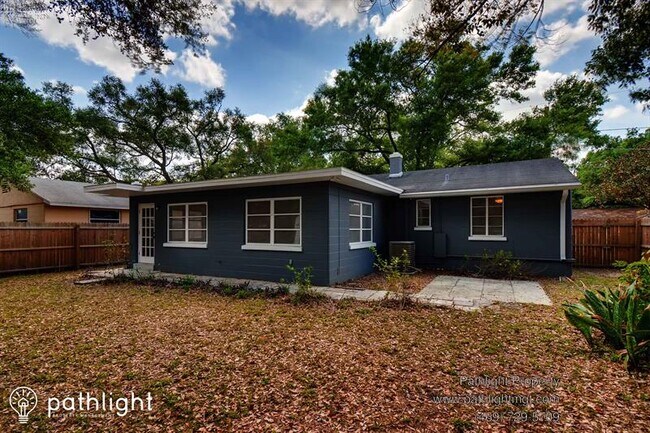 Building Photo - 1020 E Fern St