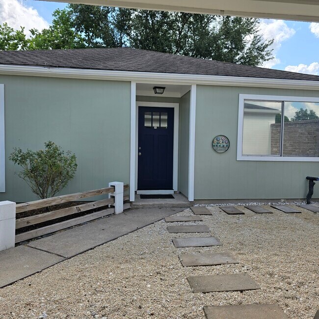 Building Photo - 3535 Upfield Dr