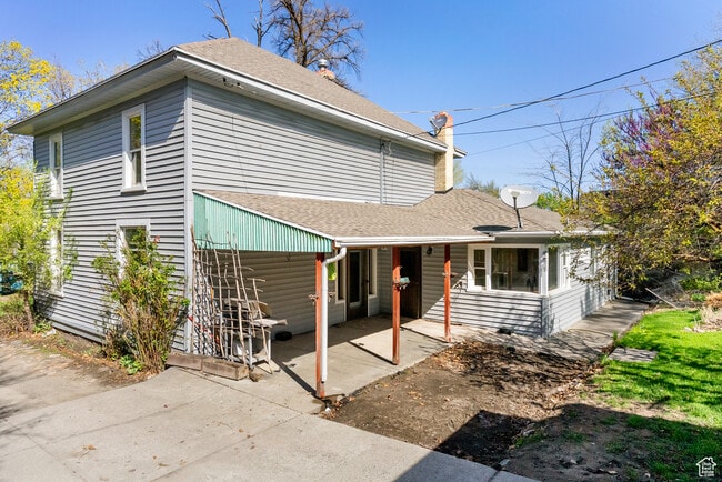 Building Photo - 382 N 400 E