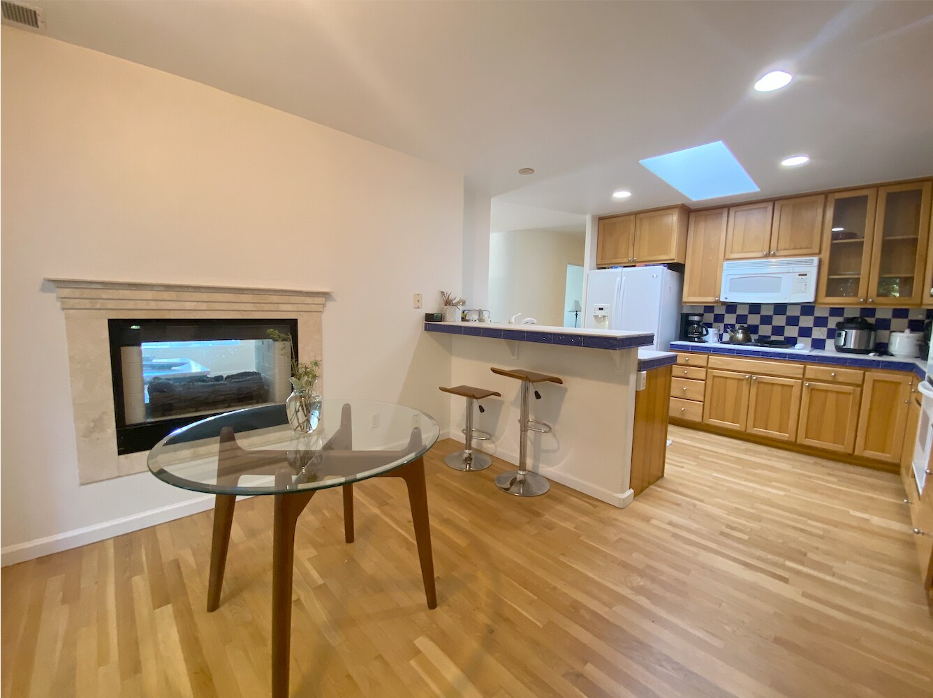 Kitchen and dining room - 9 Scenic Ave