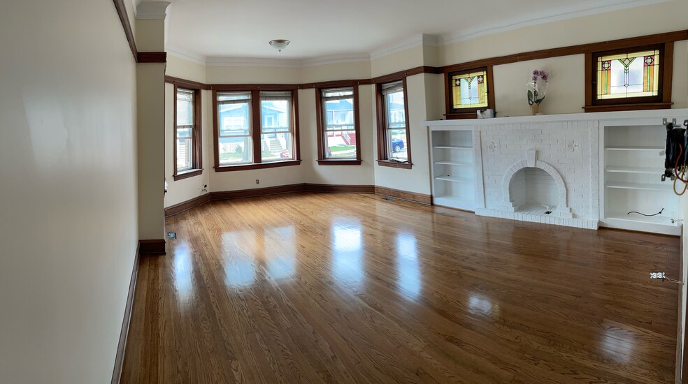 Building Photo - 4112 W Addison St