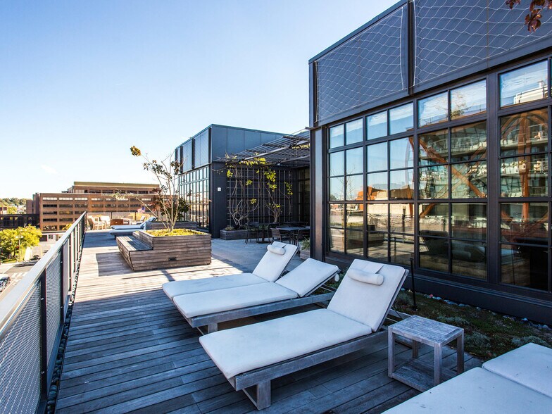 Rooftop Deck - 2030 8th St NW