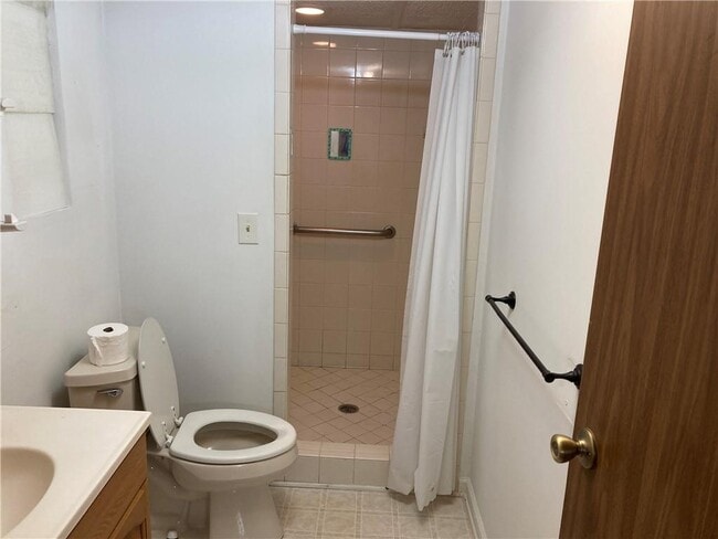 Building Photo - 2 Maple Leaf Dr