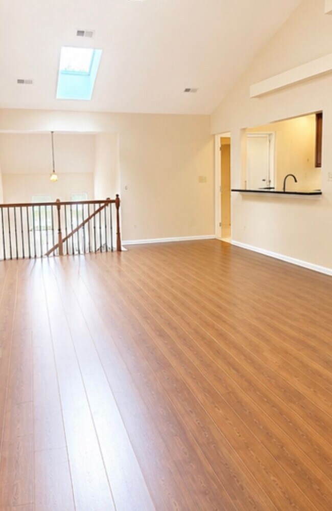 Building Photo - Beautiful Condo