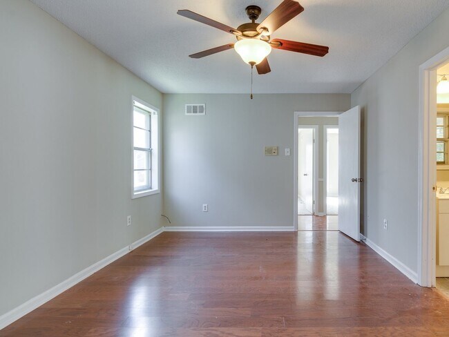 Building Photo - Perfectly renovated 3BR/2B available for rent!