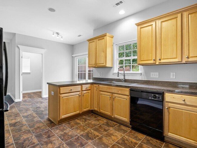 Building Photo - Charming 3BR 2-1/2 Bath in Spartanburg – Spacious Layout, NO APPLICATION FEE if APPROVED