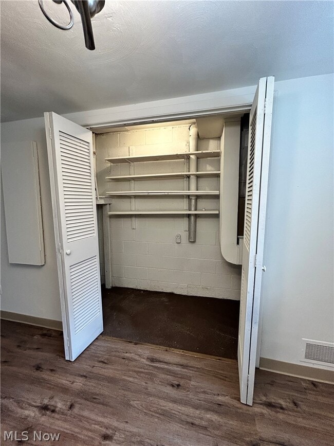 Building Photo - 94 View St