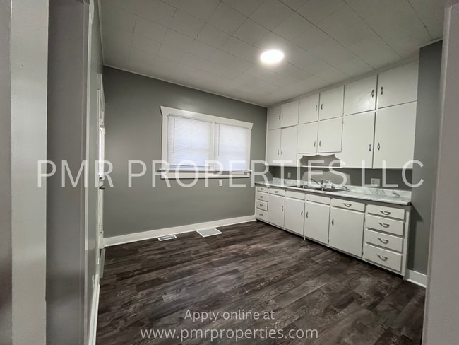 Building Photo - 2 Bedrooms / 1 Bathroom House