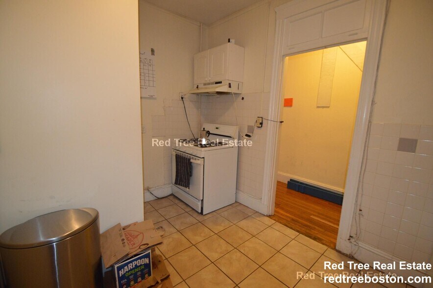 Building Photo - 74 Egmont St