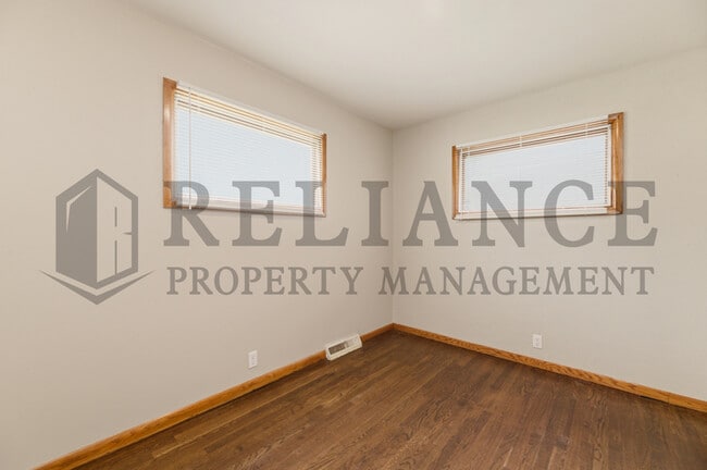 Building Photo - 1415 N Prairie Ln