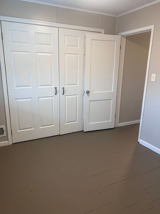 Building Photo - Cozy 2-Bedroom Home Available Now
