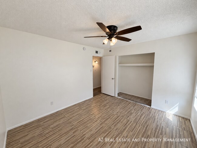 Building Photo - 4528 W Palm Ln