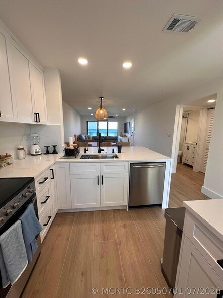 Building Photo - 7430 S Ocean Dr