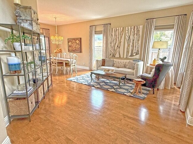Building Photo - 5881 Capilano Dr