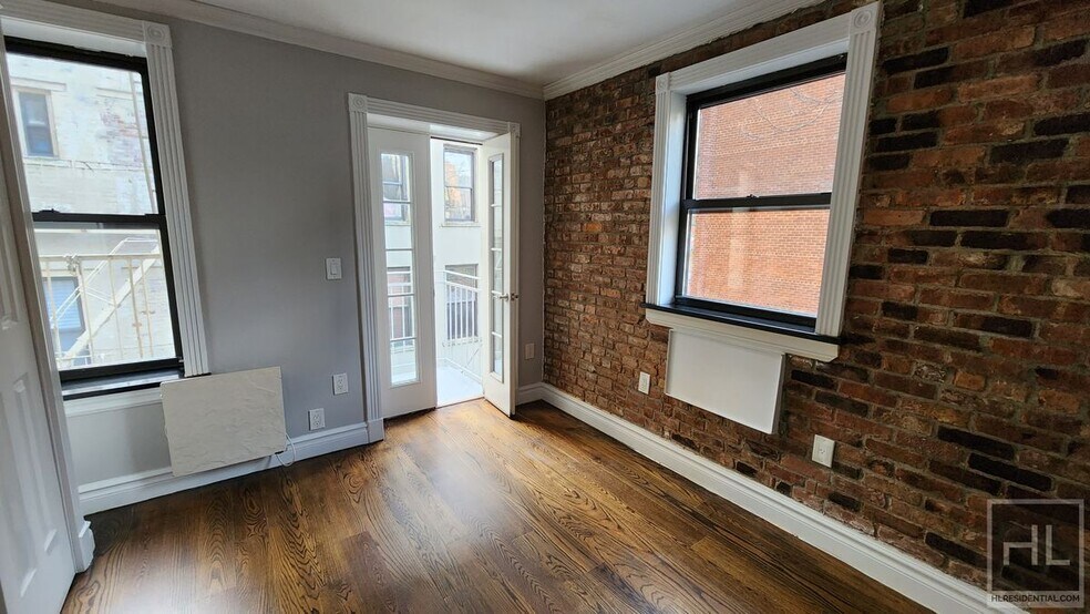 Primary Photo - STUNNING MIDTOWN WEST 3 BEDROOM - WON'T LA...