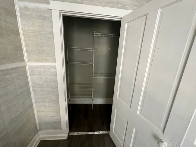 Building Photo - 114 W Main St