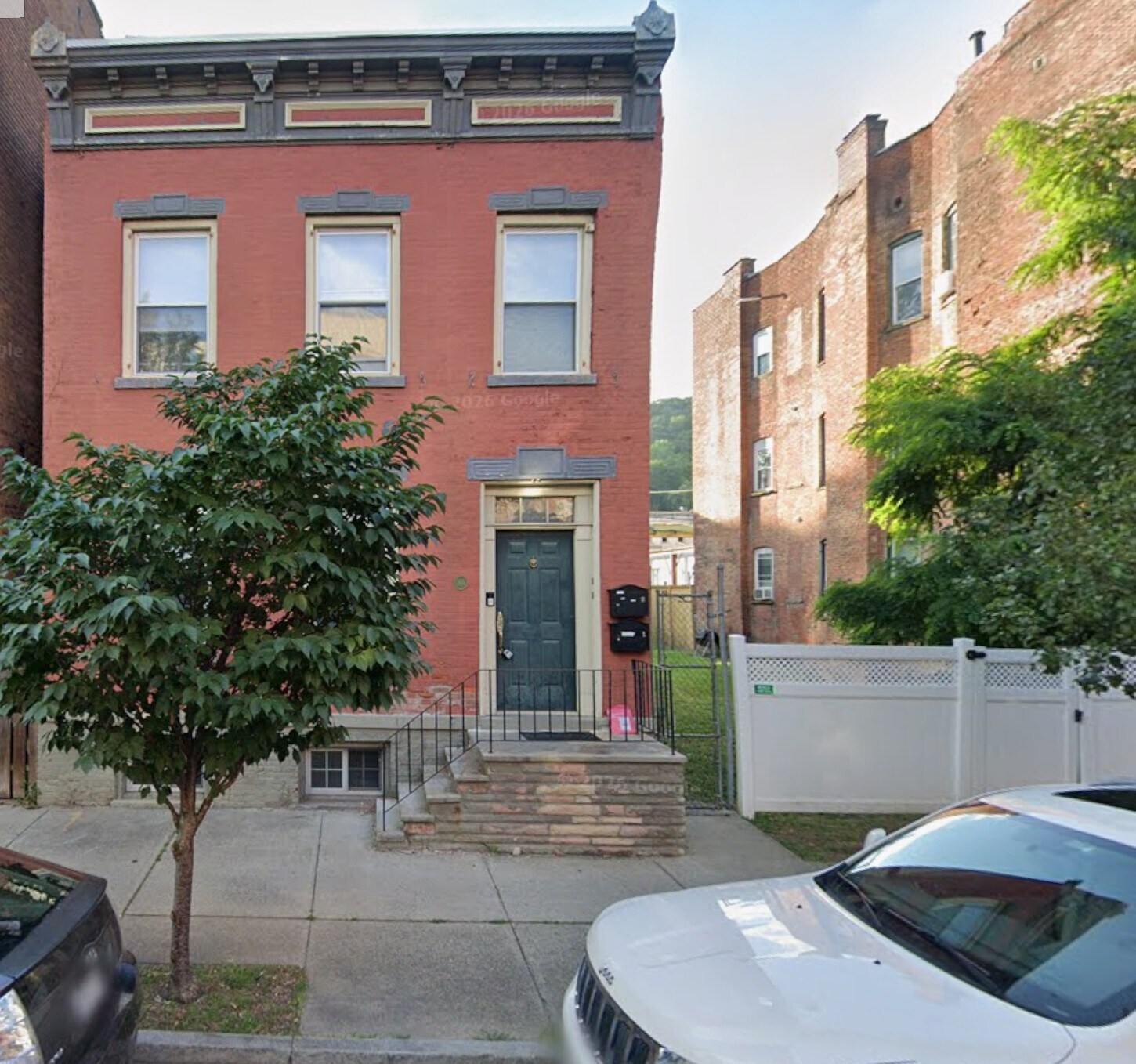 Building Photo - 166 4th St