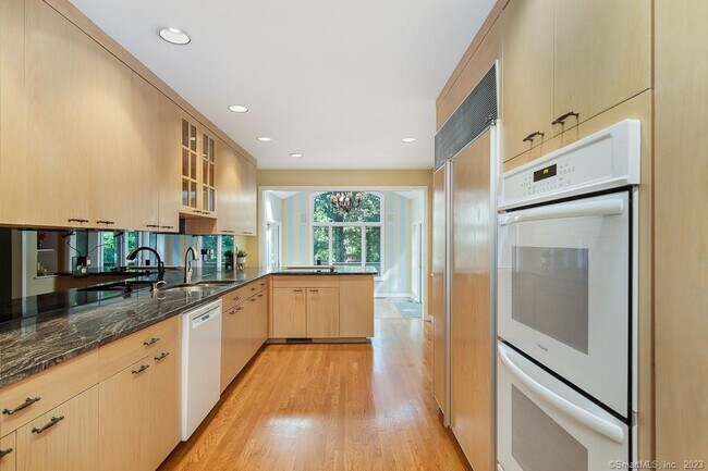 Building Photo - 585 Webbs Hill Rd