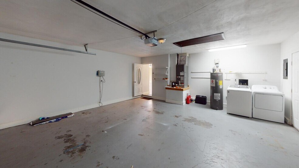 Building Photo - 2219 Umbrella Tree Dr