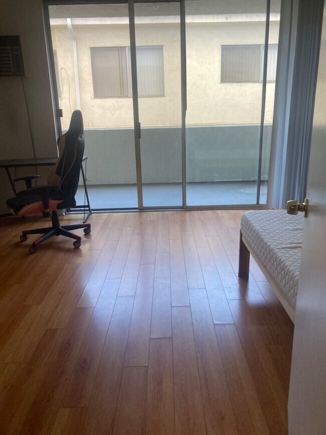 Building Photo - 1424 Amherst Ave