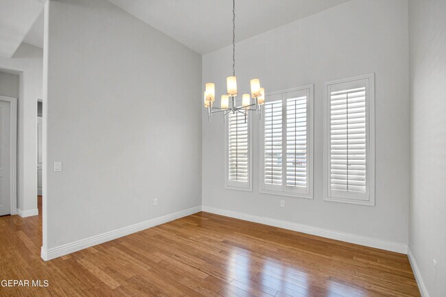 Building Photo - 2205 Hacienda Rey Dr