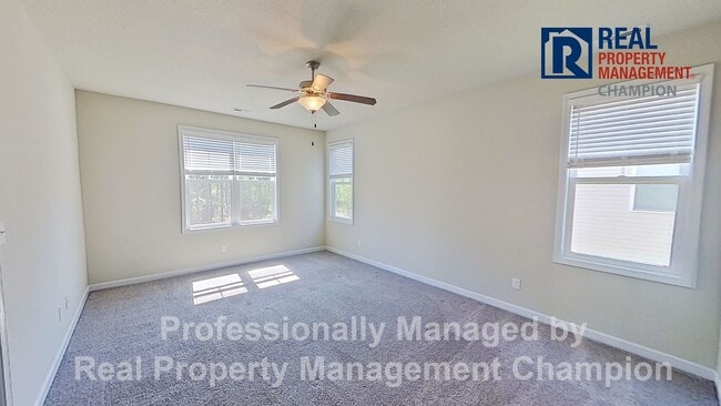 Building Photo - Beautiful Townhome with Open Floorplan and Covered Patio