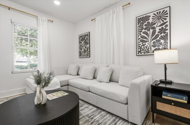 Building Photo - 643 W 8th Ave