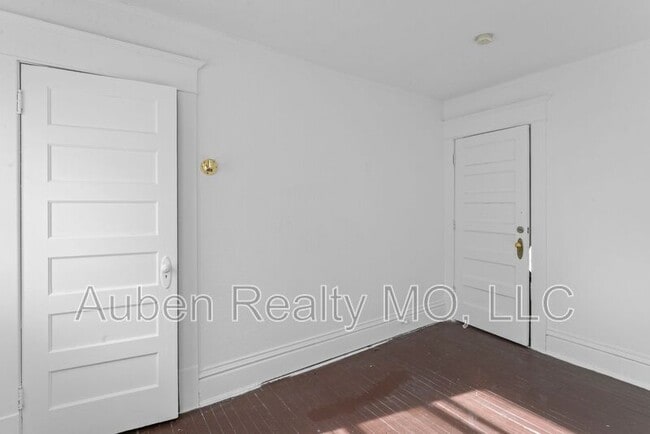 Building Photo - 3825 Walnut St