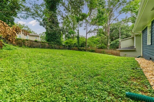 Building Photo - 1582 Lincoln Ave SE