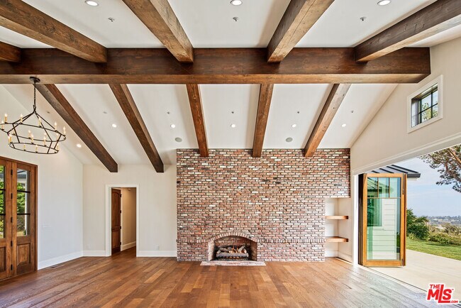 Building Photo - 5561 Horizon Dr