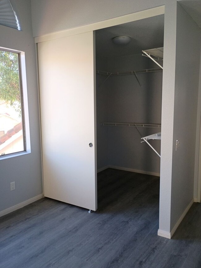 Building Photo - MOVE-IN -READY