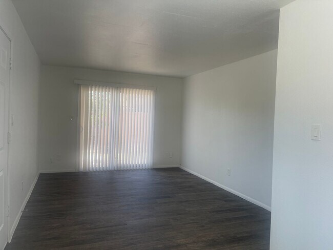 Building Photo - 48th St and Broadway,Single story 2 bed, 1...