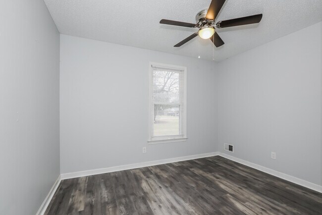 Building Photo - 346 Sprahler St