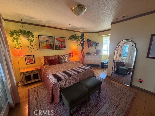 Building Photo - 428 N Hollywood Way