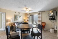 Building Photo - 611 Lazy Days Rd