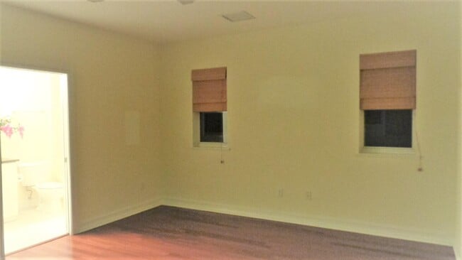 Building Photo - 1825 Bridgepointe Cir