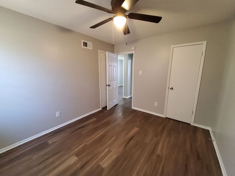 Building Photo - 5286 Broken Oak Dr