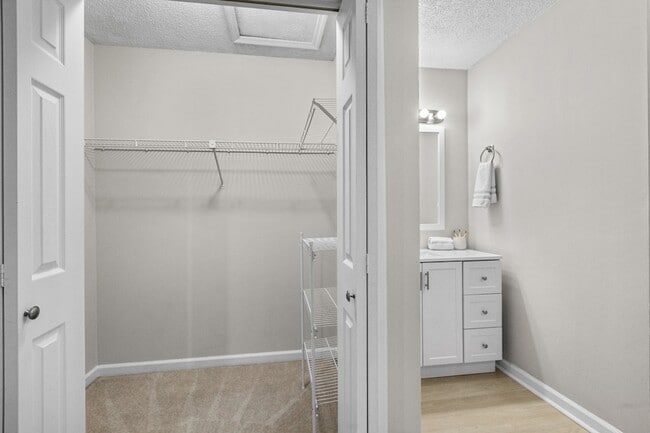 Building Photo - 315 Yorkshire Cir