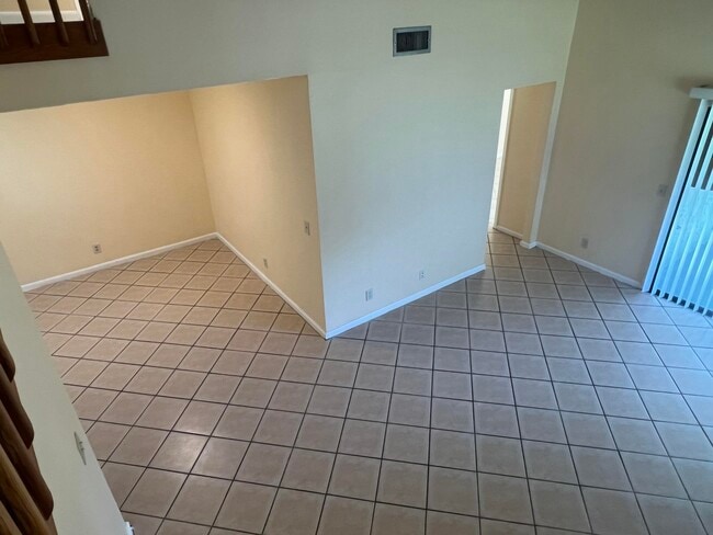 Building Photo - 1581 Woodbridge Lakes Cir