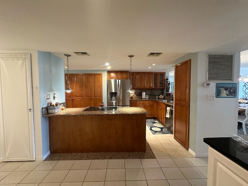 Building Photo - 6650 Sunset Way