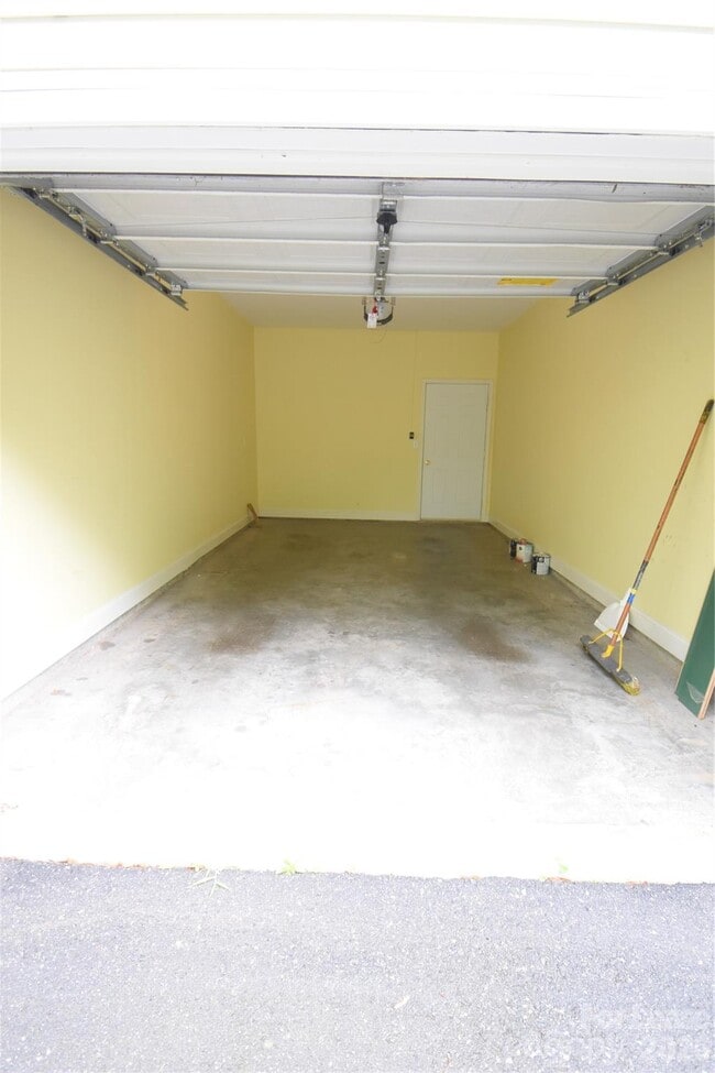 Building Photo - 16423 Golden River Ln