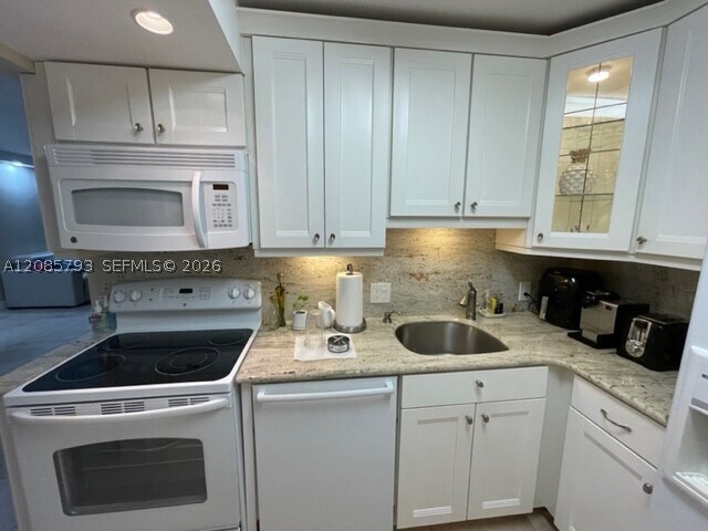 Building Photo - 3625 N Country Club Dr