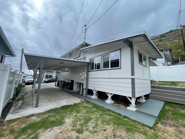 Building Photo - 1774F Palolo Ave