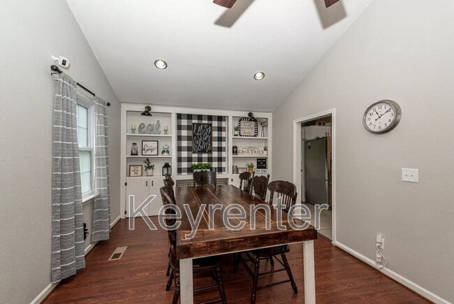 Building Photo - 2152 Ridgecrest Dr