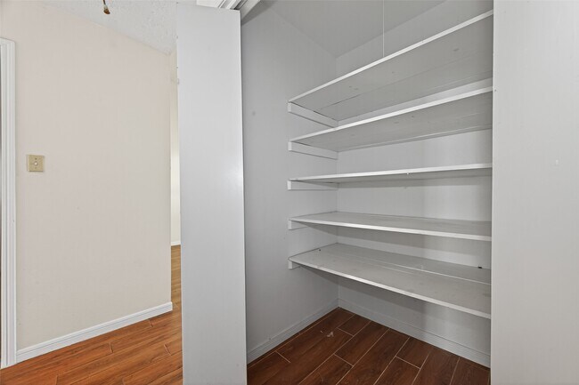 Building Photo - 10913 Bexley Dr