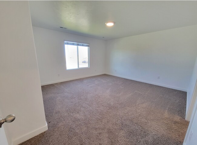 Building Photo - 645 Hal St